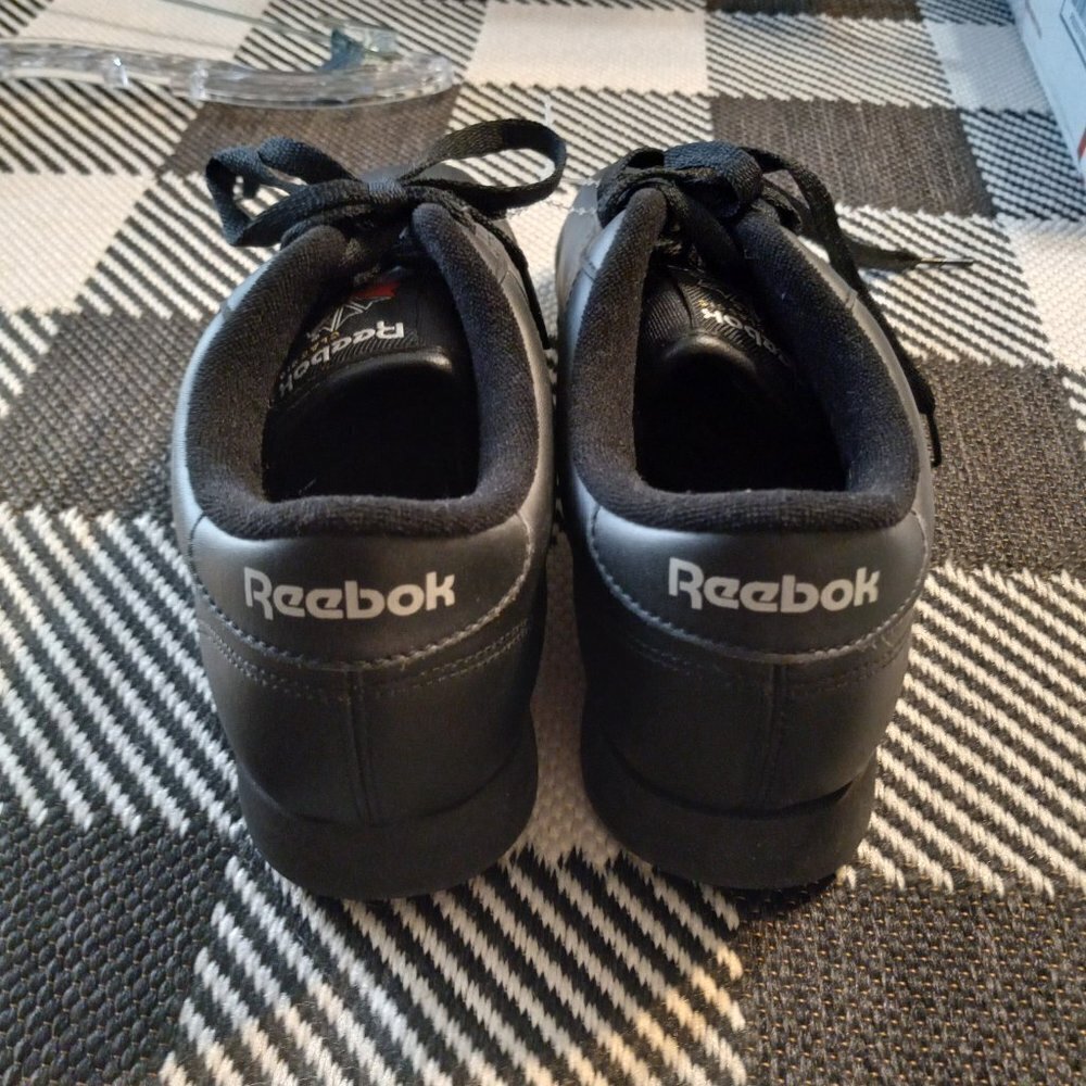 Classic Reebok's Women's Size 7 1/2 - Picture 3 of 5